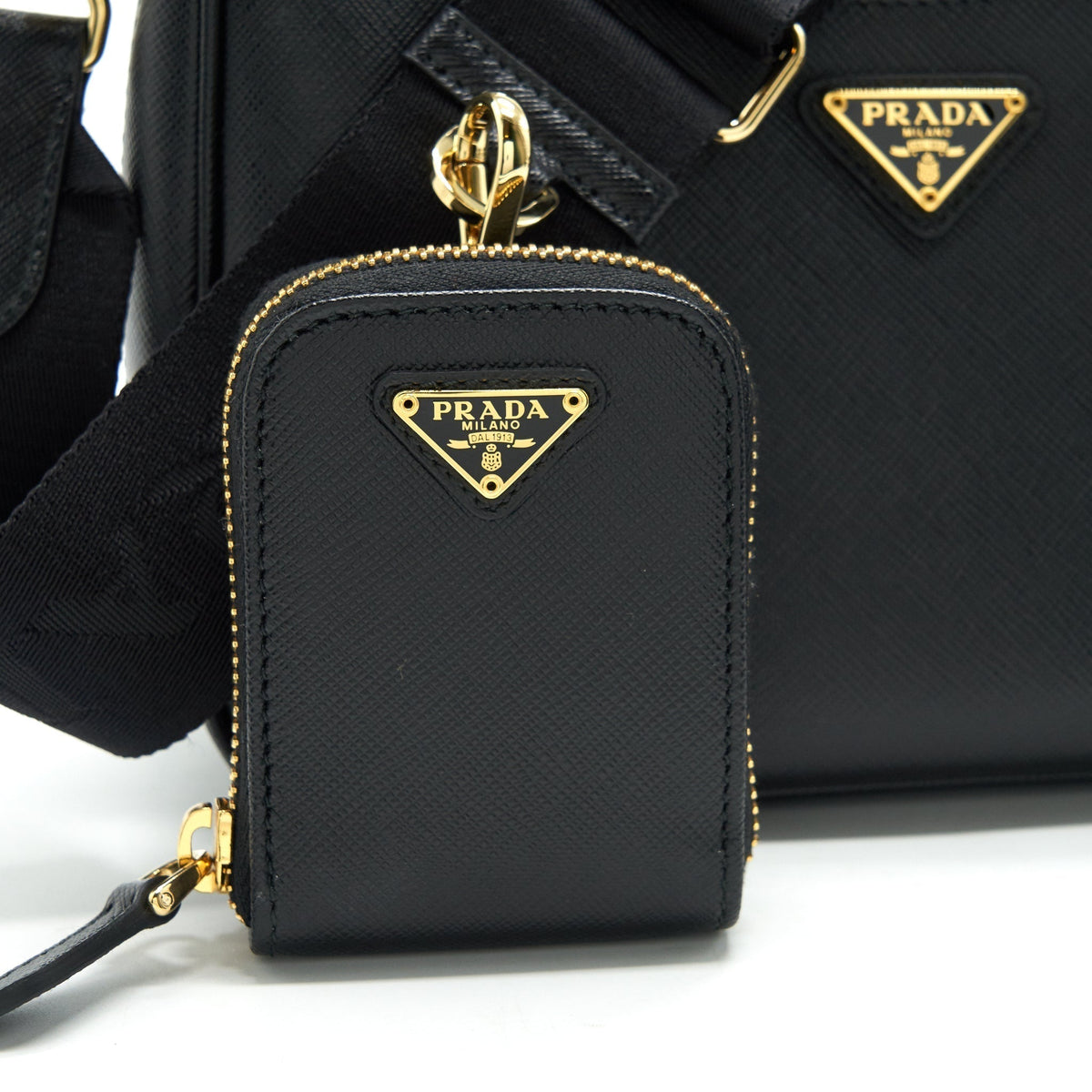 prada-re-edition-saffiano-leather-in-black