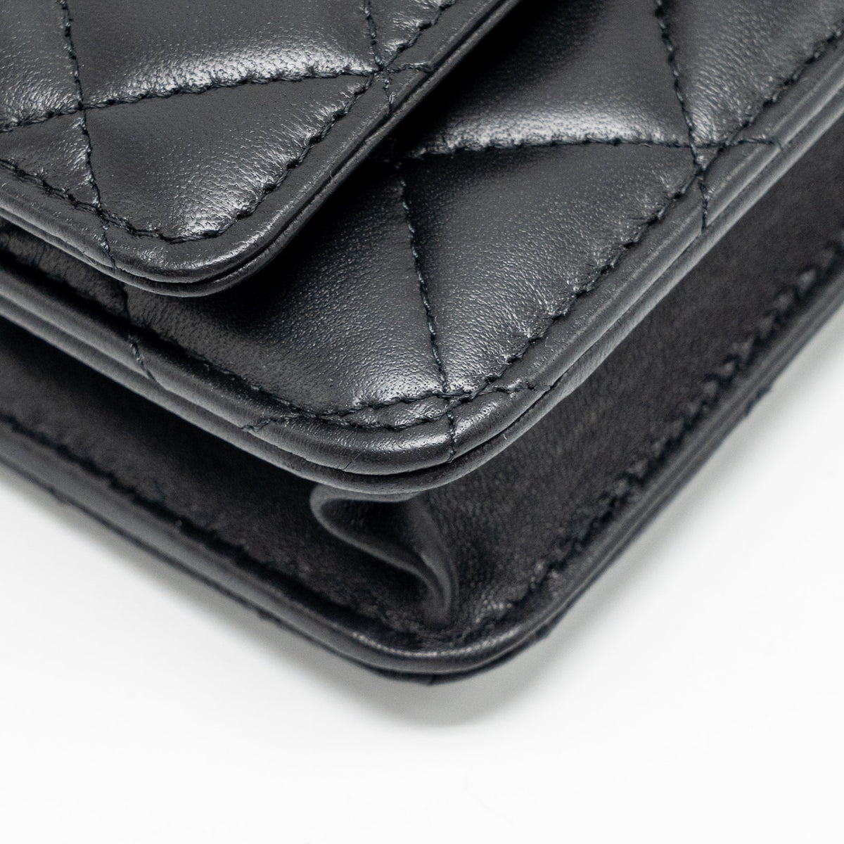 chanel-pearl-crush-wallet-on-chain-lambskin-black-ghwmicrochip-2
