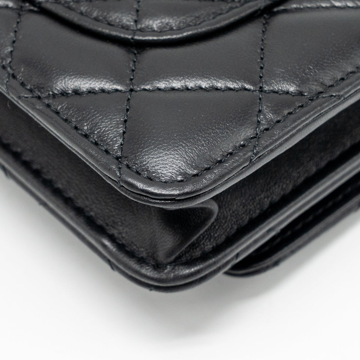 chanel-pearl-crush-wallet-on-chain-lambskin-black-ghwmicrochip-2