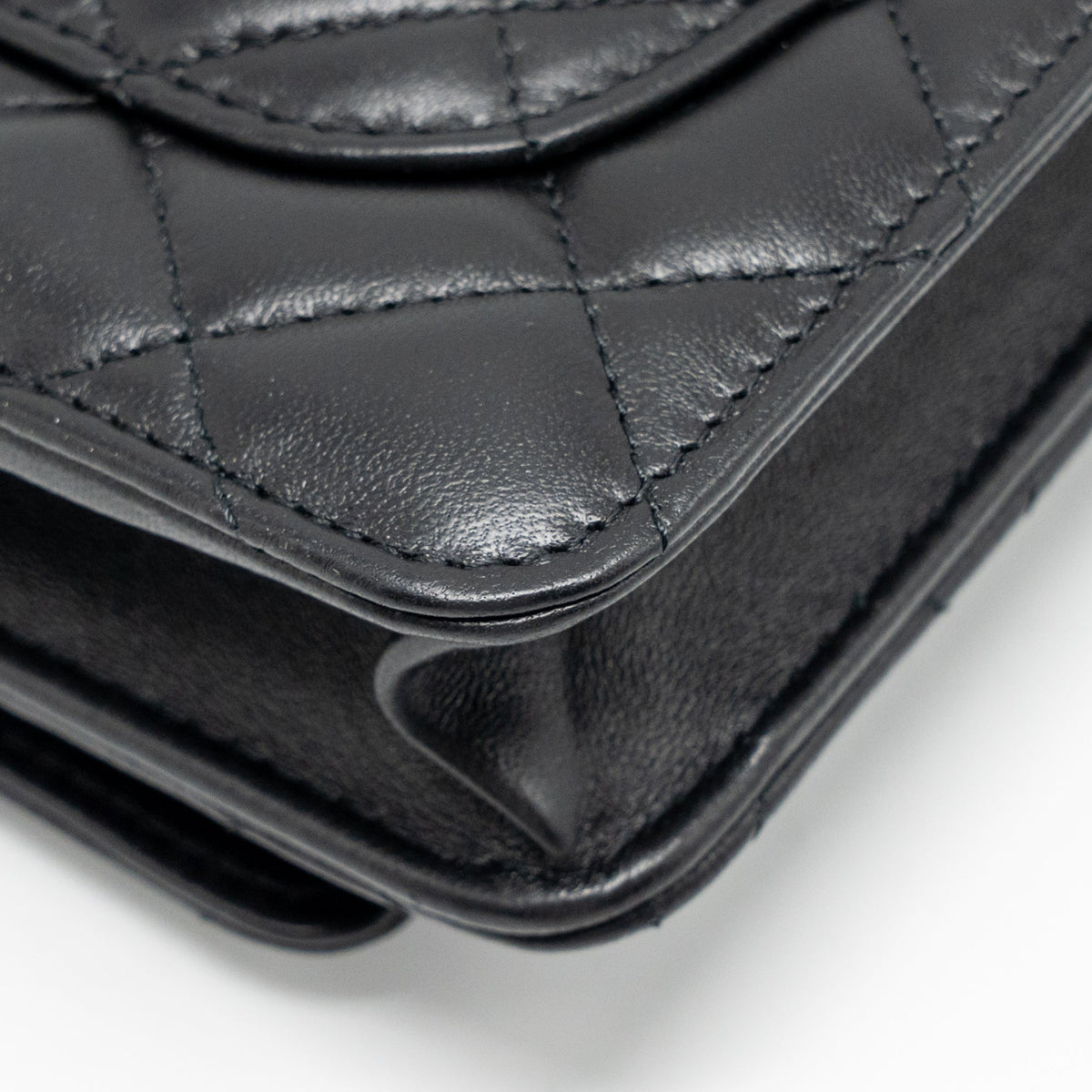 chanel-pearl-crush-wallet-on-chain-lambskin-black-ghwmicrochip-2