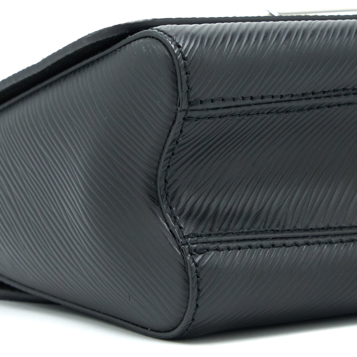 louis-vuitton-twist-pm-epi-black-shw