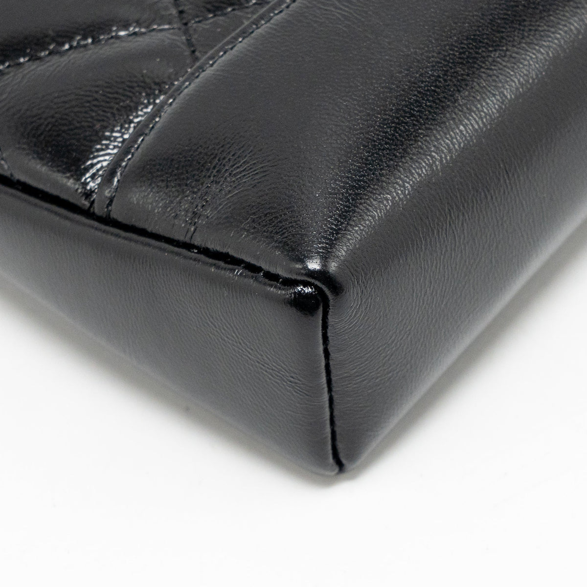 chanel-mini-31-clutch-with-chain-shiny-lambskin-black-lghwmicrochip-1