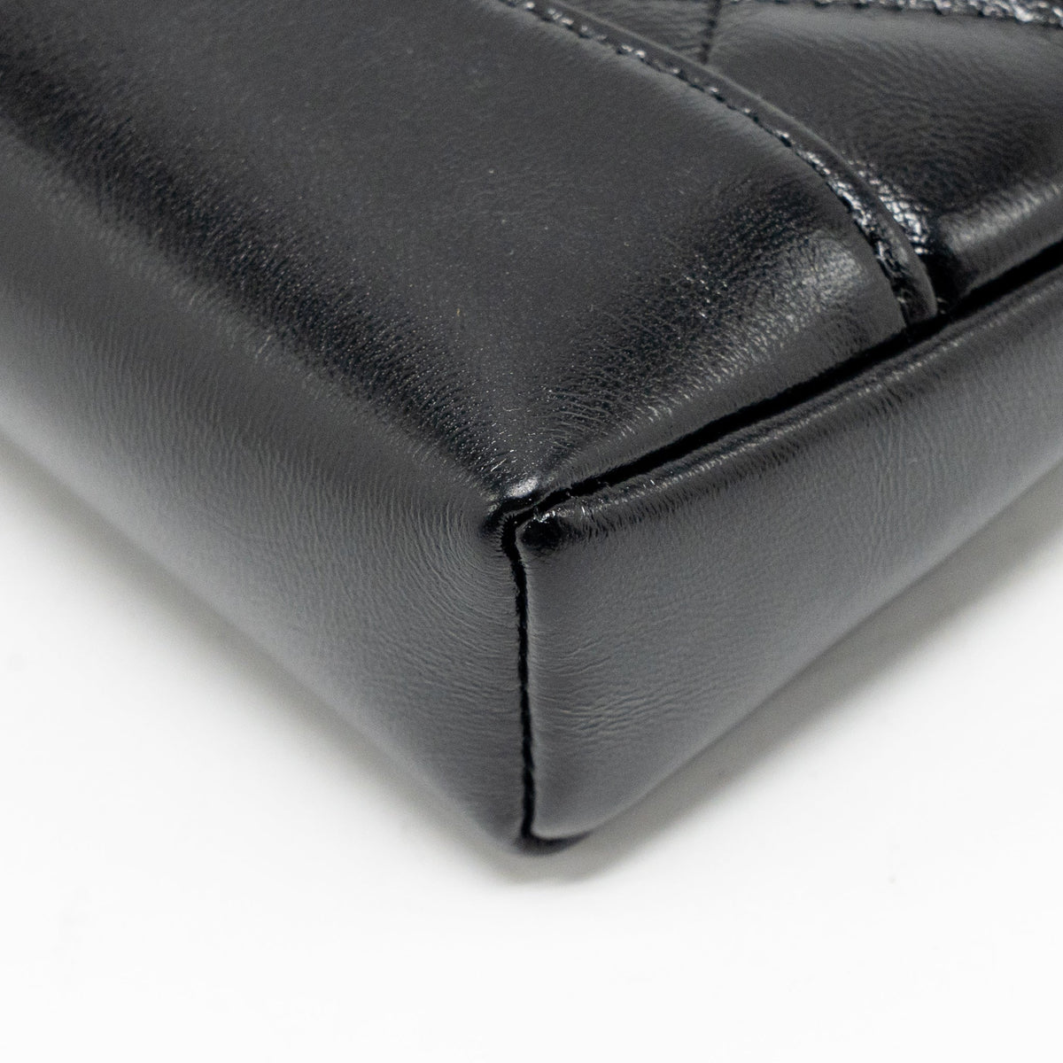 chanel-mini-31-clutch-with-chain-shiny-lambskin-black-lghwmicrochip-1