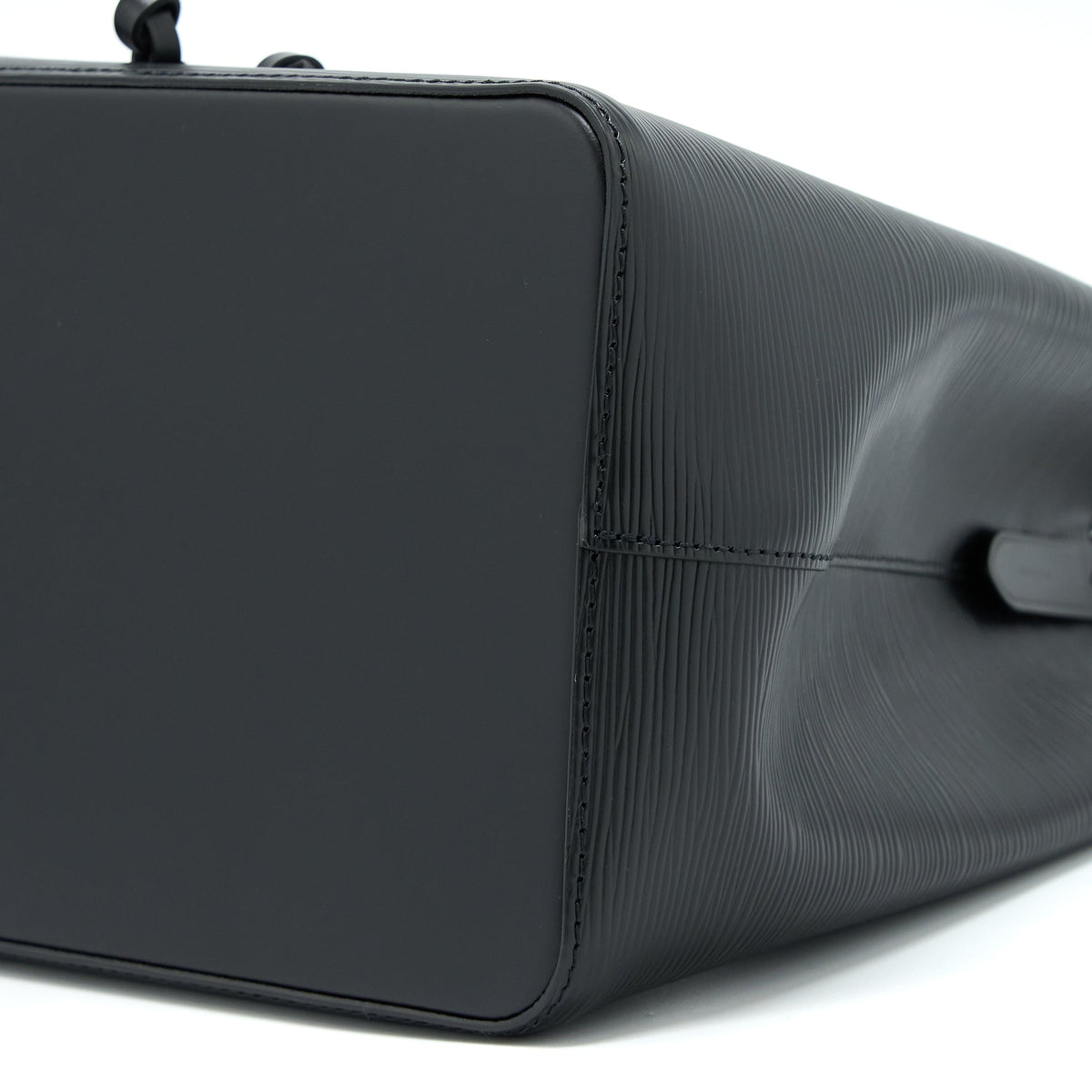 louis-vuitton-neonoe-epi-black-shw-1