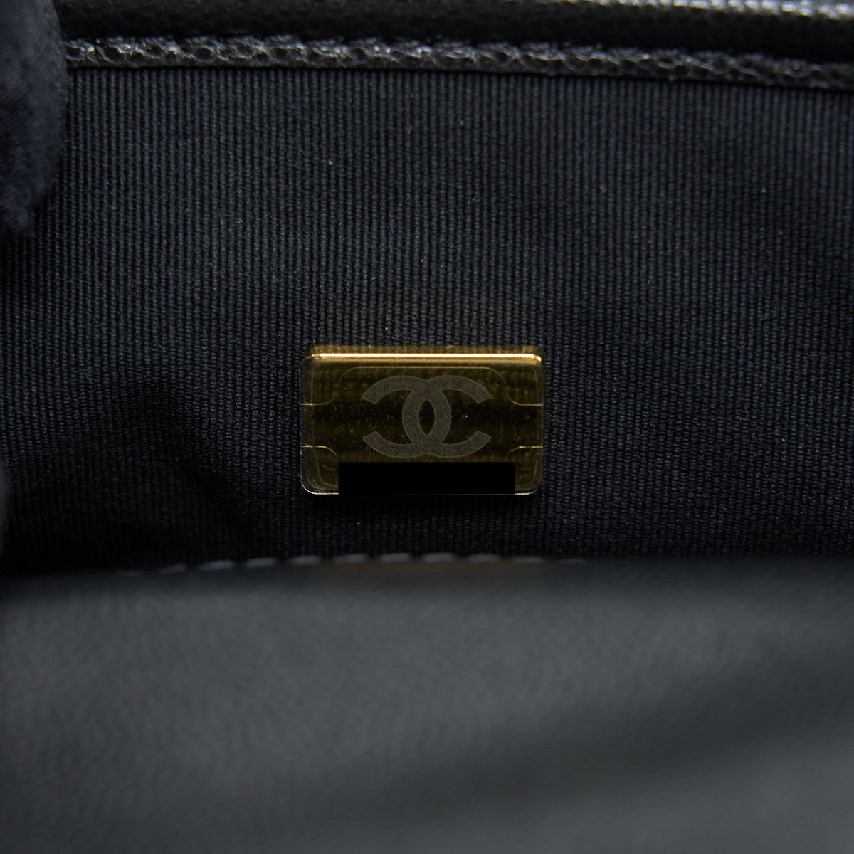 chanel-22k-top-handle-messenger-bag-caviar-black-brushed-ghwmicrochip