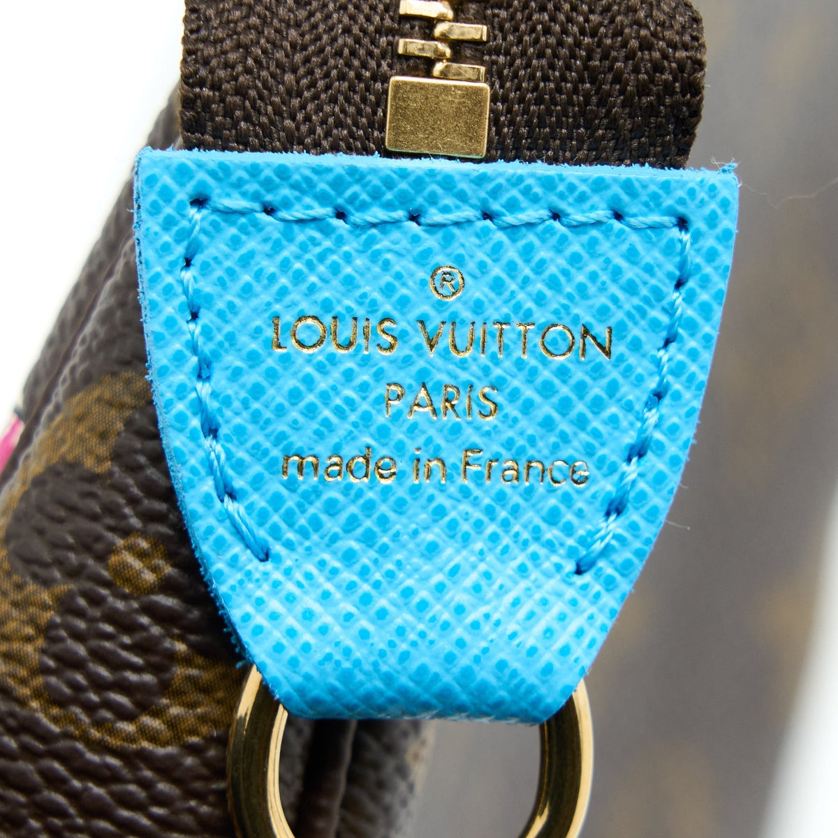 louis-vuitton-vivienne-holidays-mini-pochette-accessories-monogram-canvas-multicolor-ghw