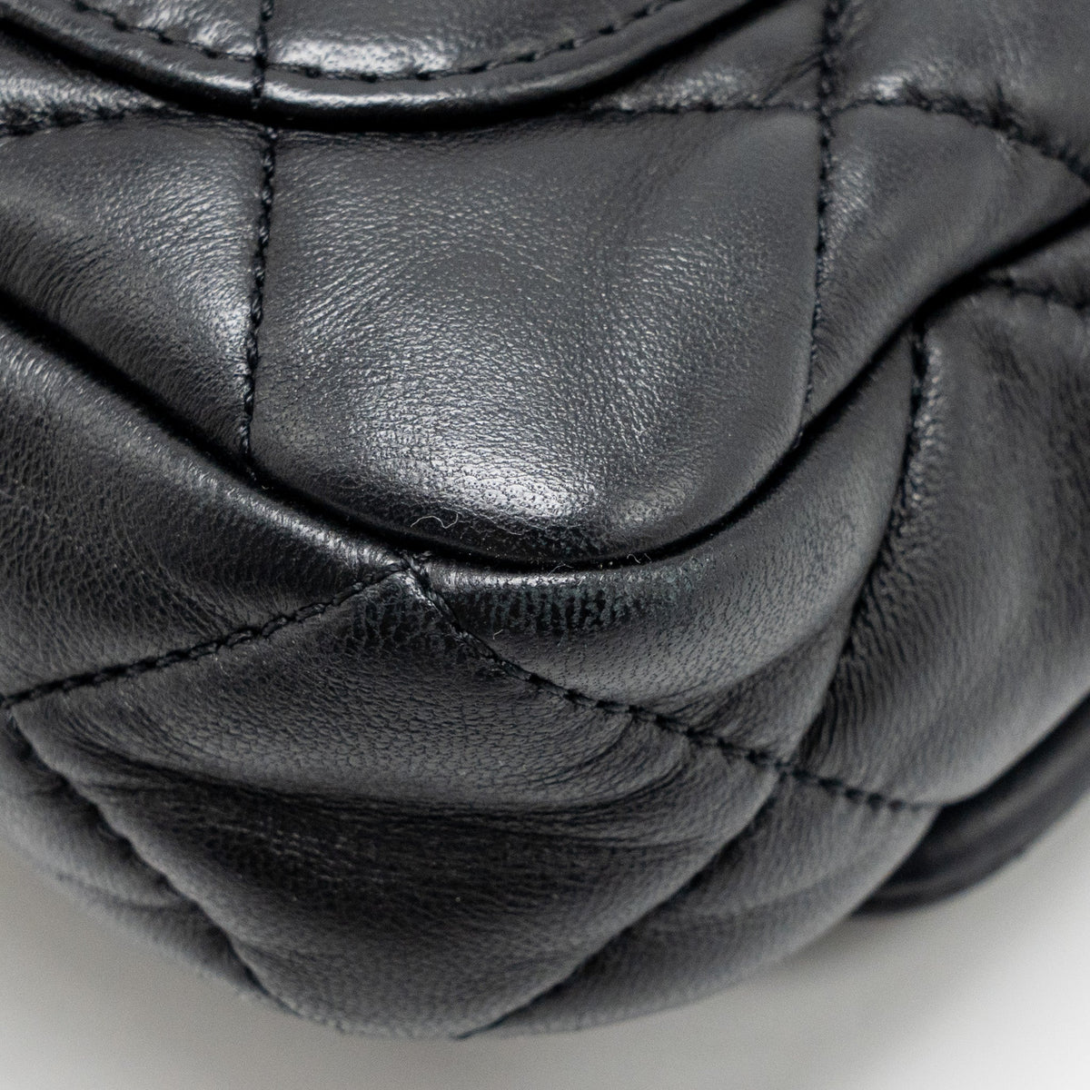 chanel-22s-giant-chain-mini-flap-bag-lambskin-black-brushed-ghwmicrochip