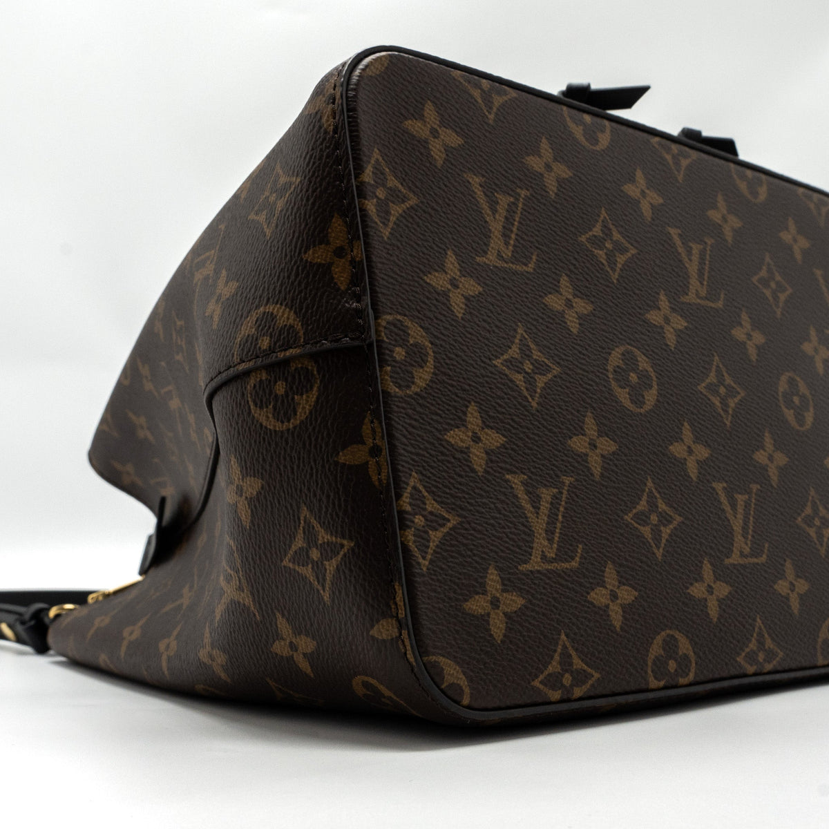 louis-vuitton-neonoe-monogram-canvas-black-ghw-1
