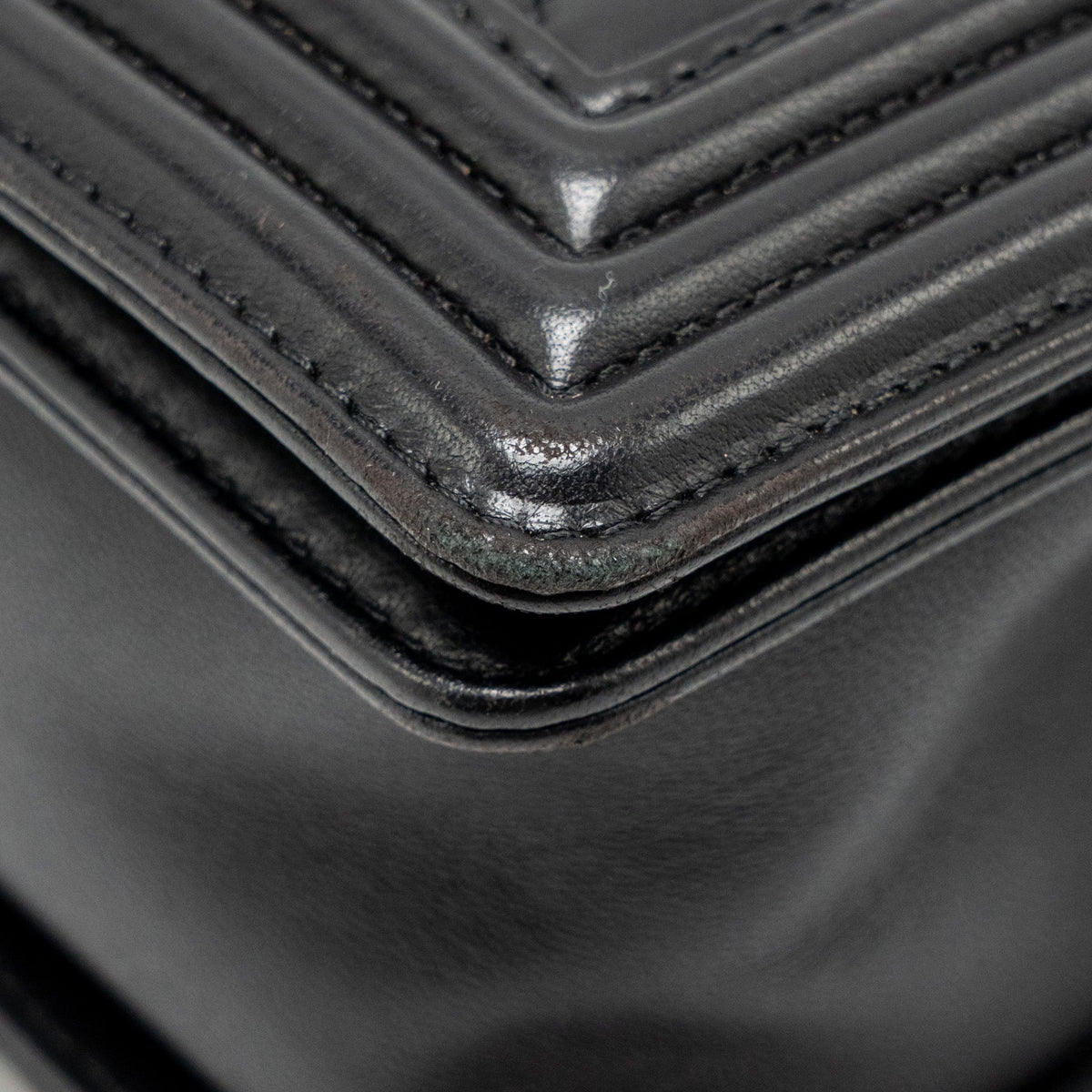chanel-medium-boy-bag-lambskin-black-ghw-1