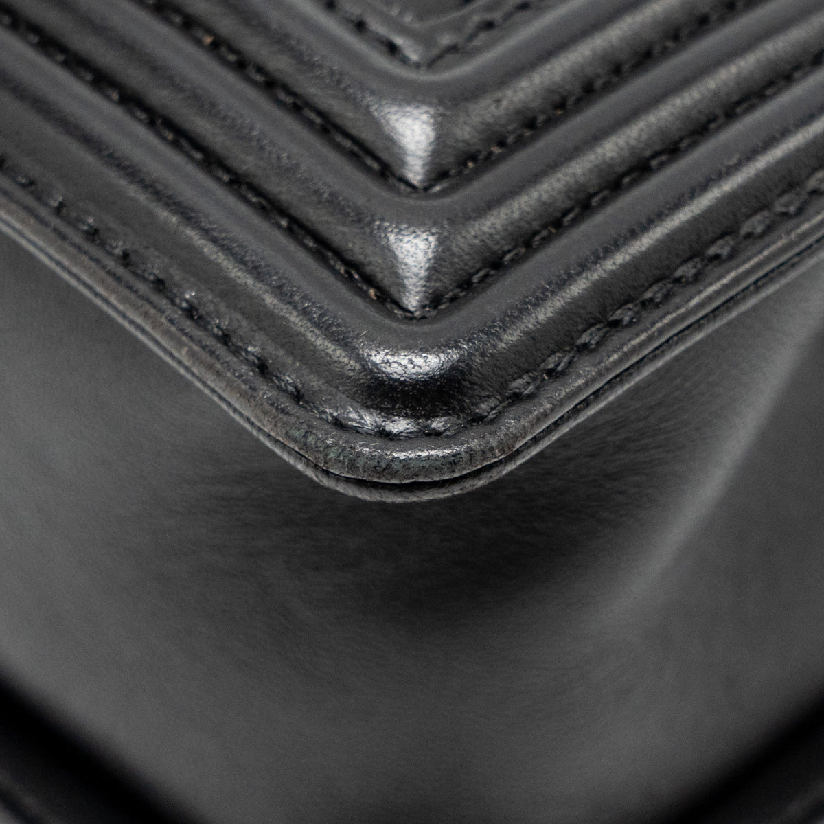 chanel-medium-boy-bag-lambskin-black-ghw-1