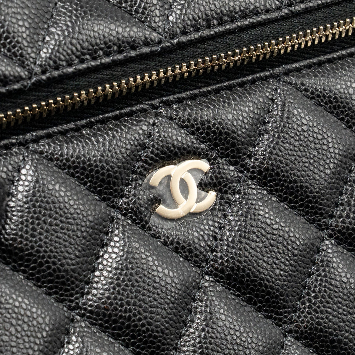 chanel-25p-cc-top-handle-vanity-with-chain-caviar-black-lghwmicrochip-3