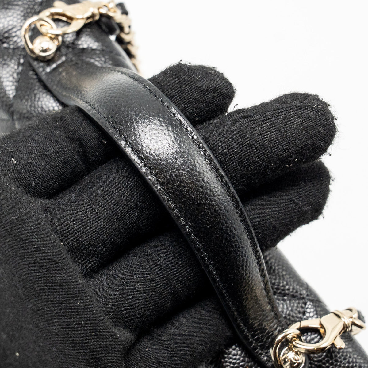 chanel-25p-cc-top-handle-vanity-with-chain-caviar-black-lghwmicrochip-3