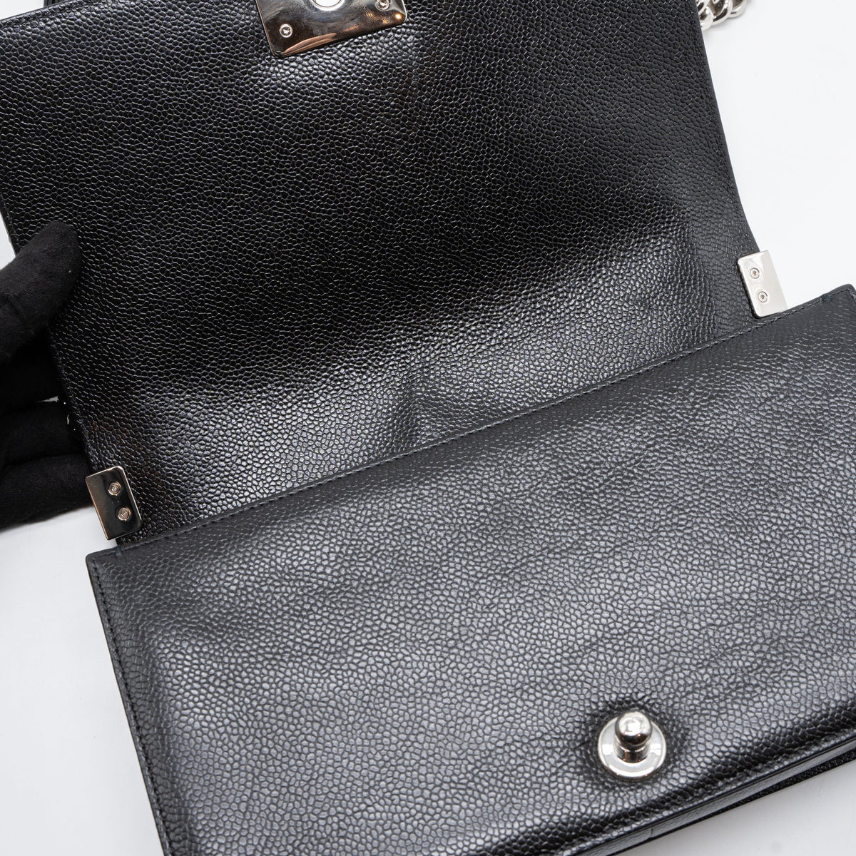 chanel-medium-boy-bag-caviar-black-shw