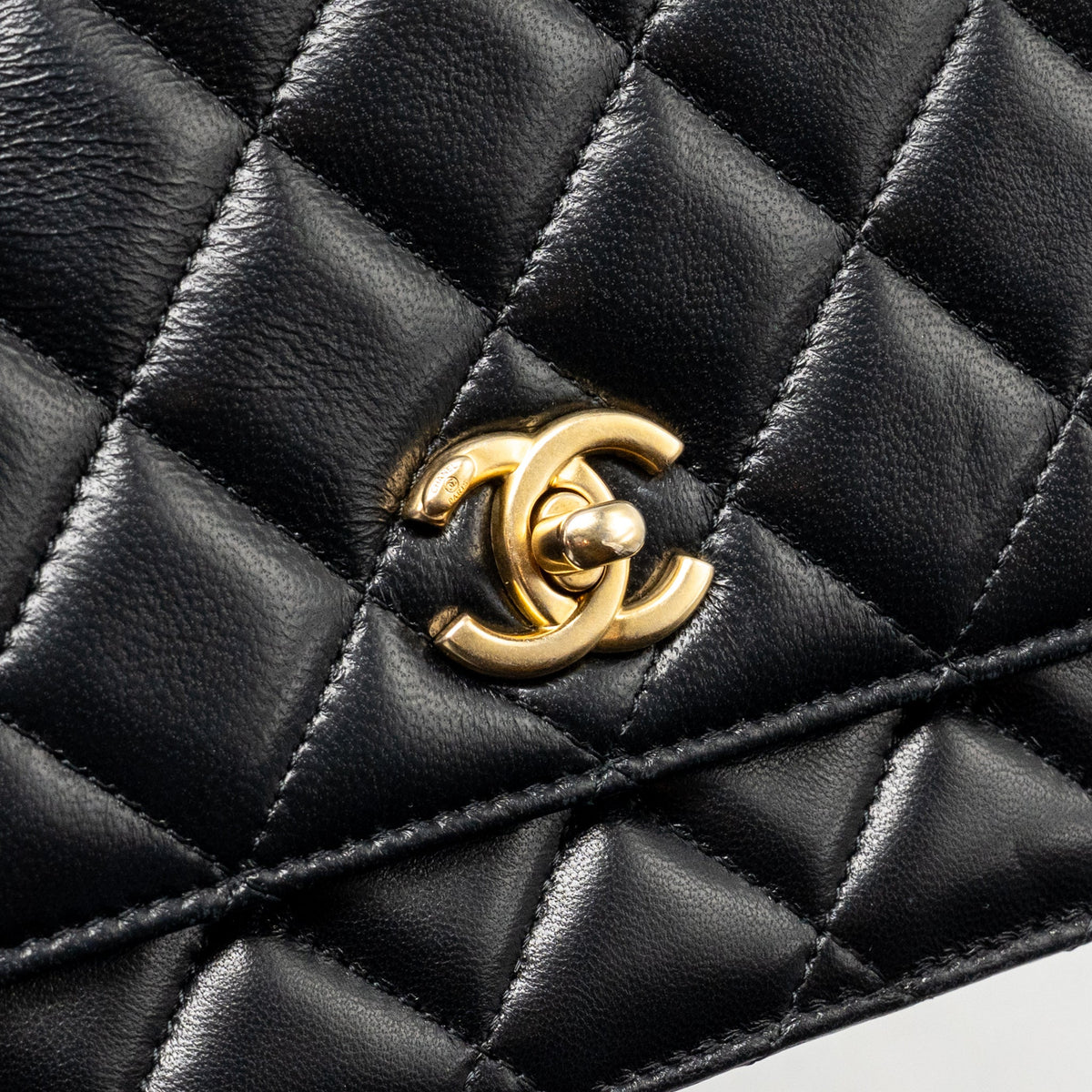 chanel-pearl-crush-wallet-on-chain-lambskin-black-ghw-microchip-copy