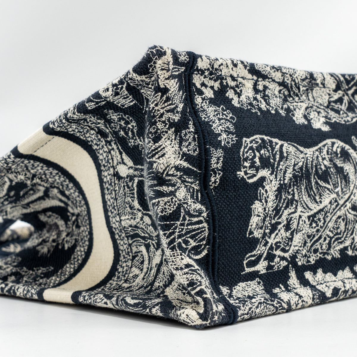 dior-small-book-tote-blue-white-toile-de-jouy-reverse-embroidery