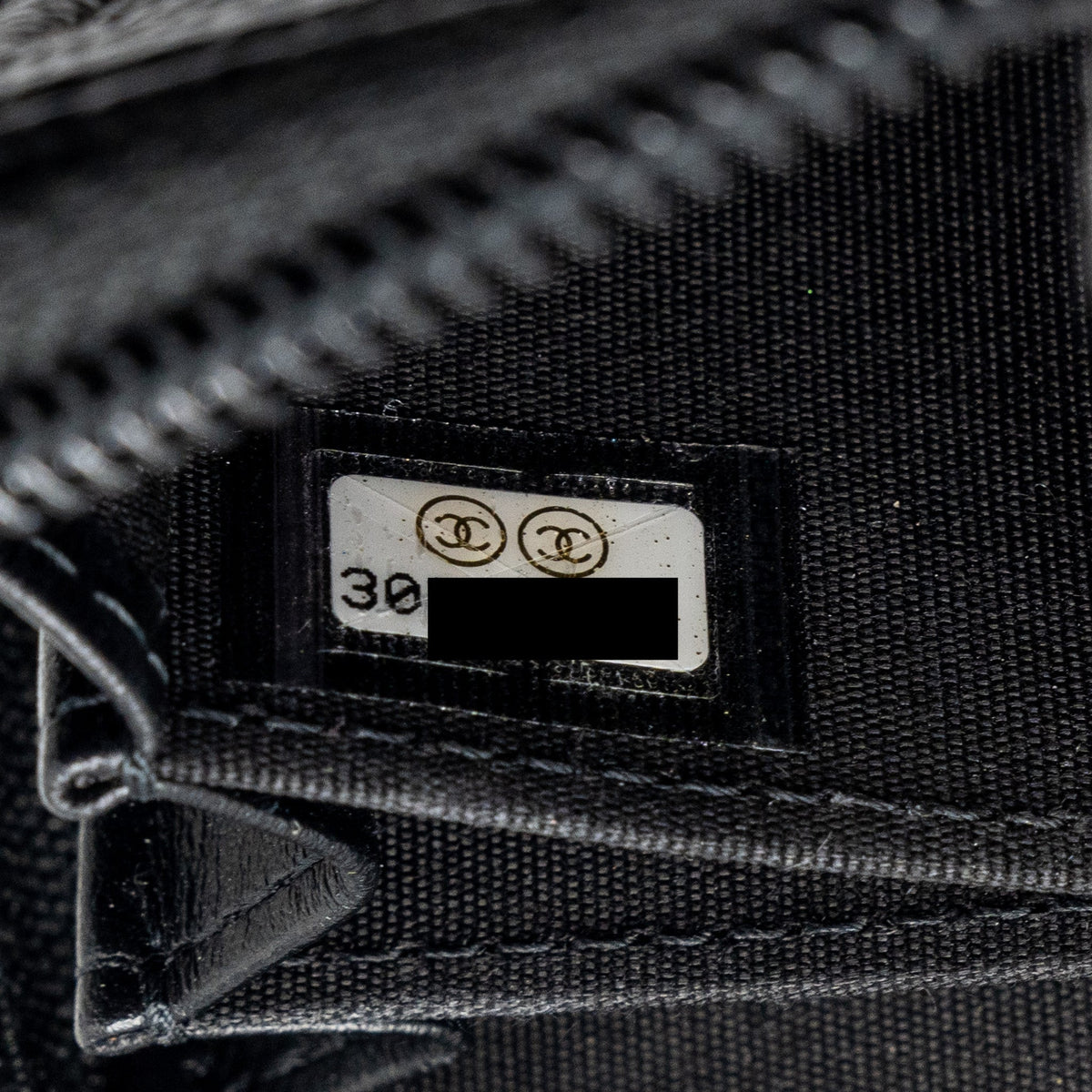 chanel-boy-zip-card-holder-caviar-black-ghw