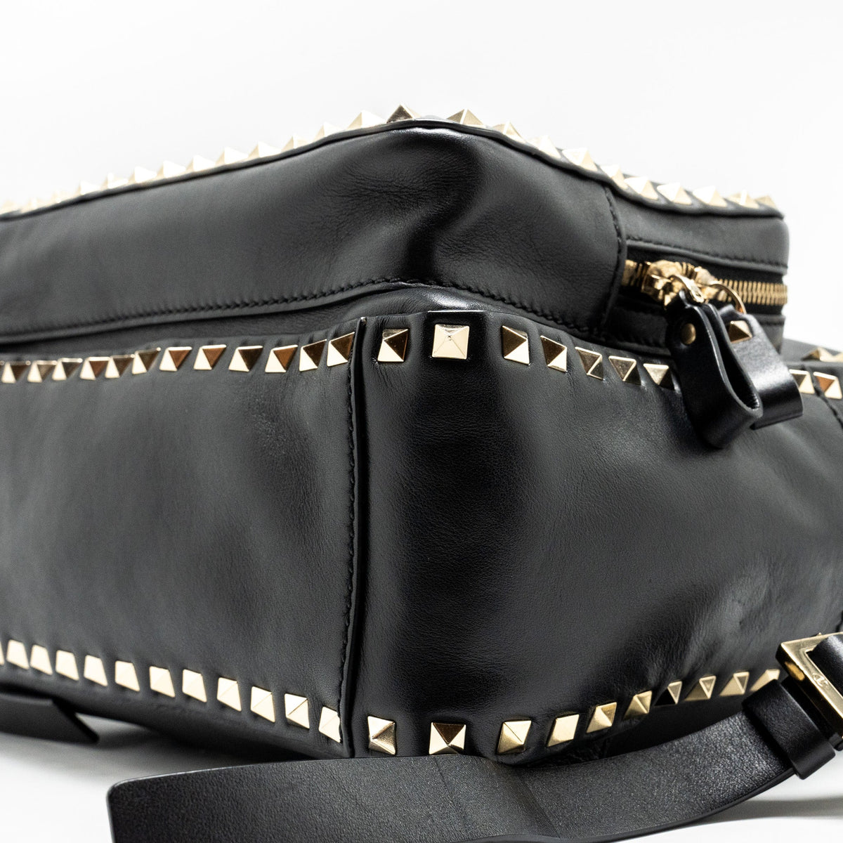 valentino-rockstud-backpack-leather-black-ghw