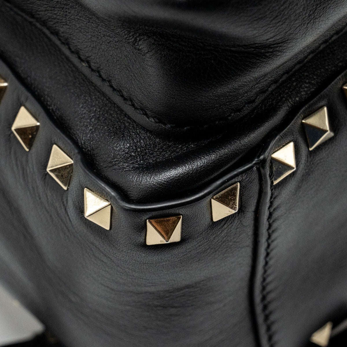 valentino-rockstud-backpack-leather-black-ghw