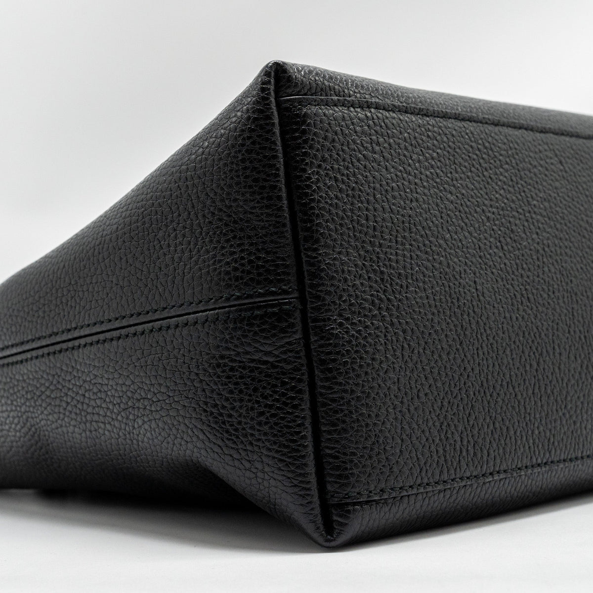 gucci-interlocking-g-soho-tote-bag-calfskin-black-ghw