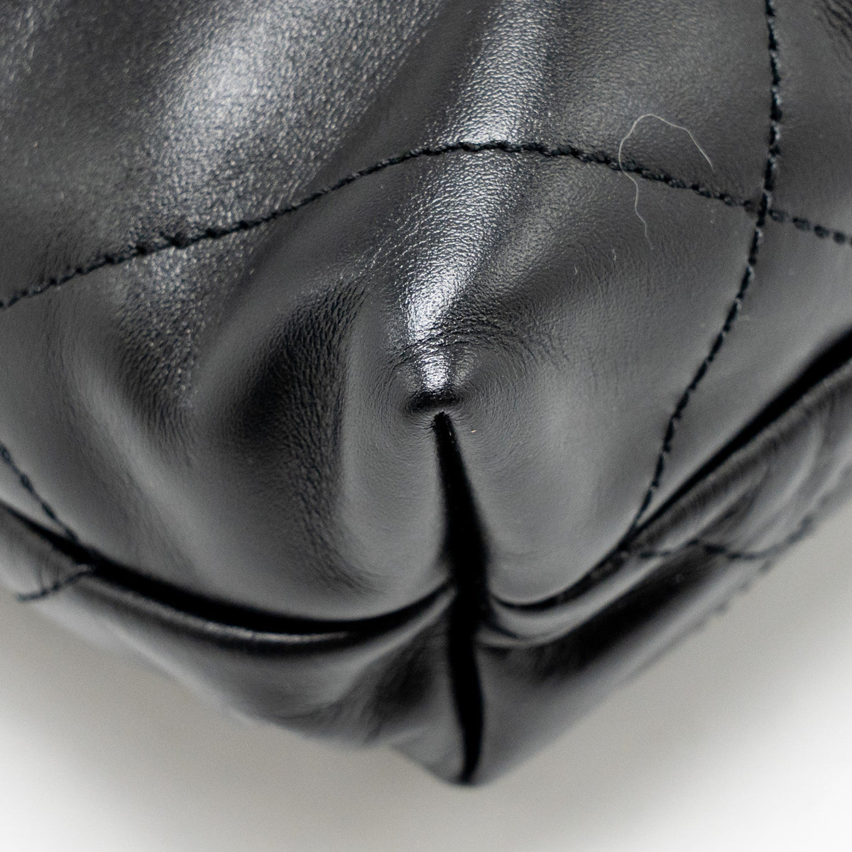 chanel-mini-22-bag-calfskin-black-ghw-microchip