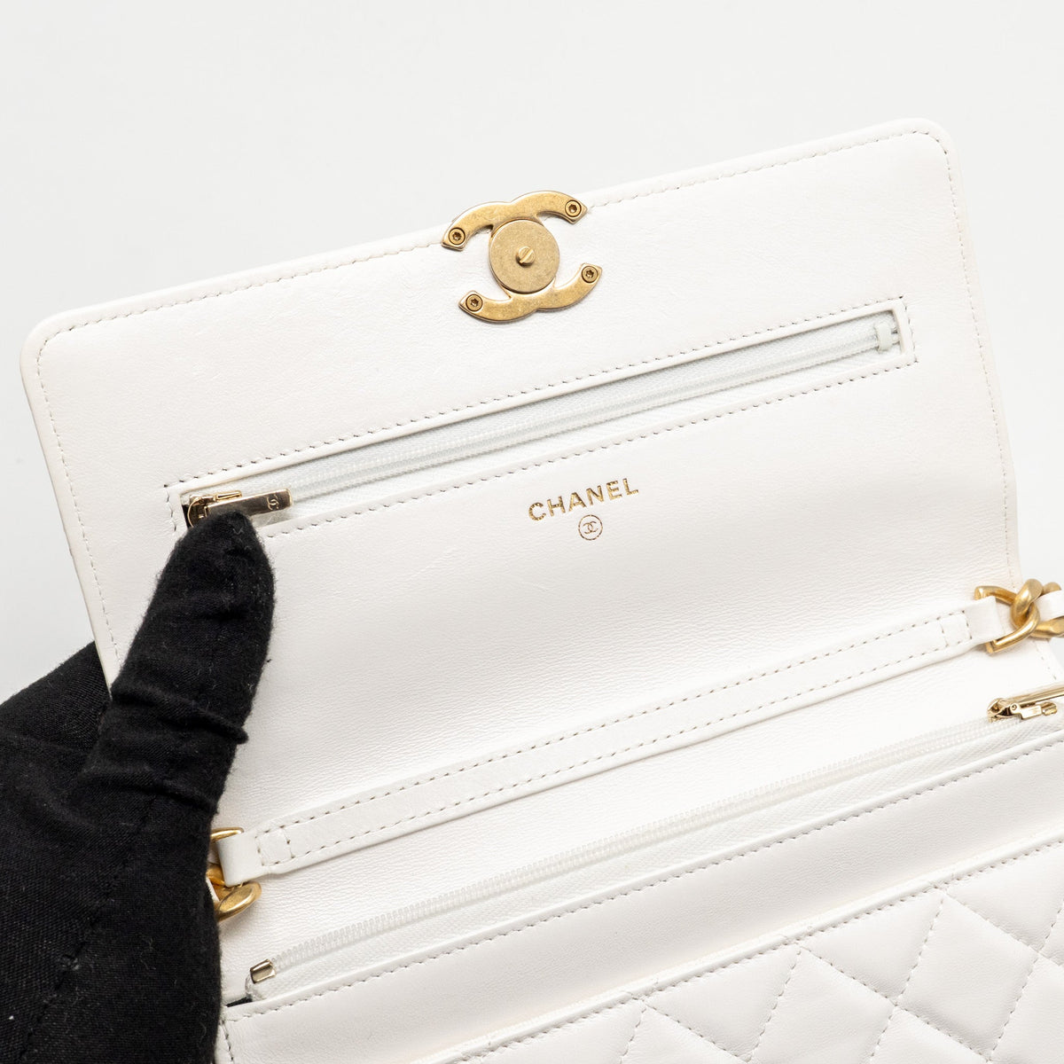 chanel-giant-chain-classic-wallet-on-chain-lambskin-white-multicolour-hardware-microchip