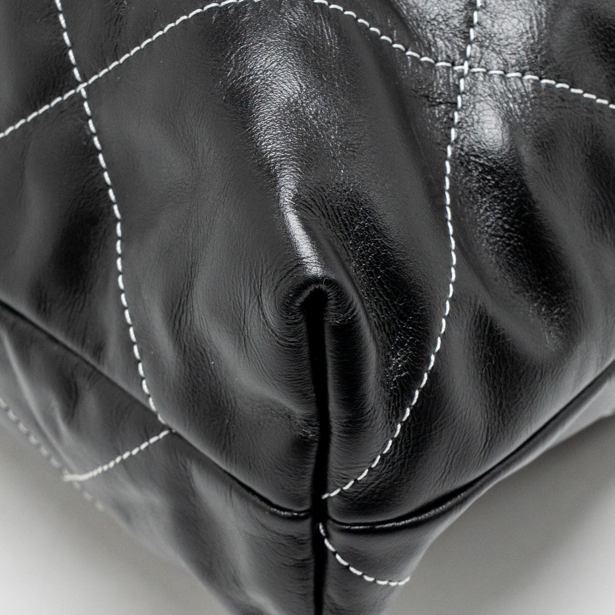 chanel-medium-22-bag-white-stitching-calfskin-black-ghw-microchip
