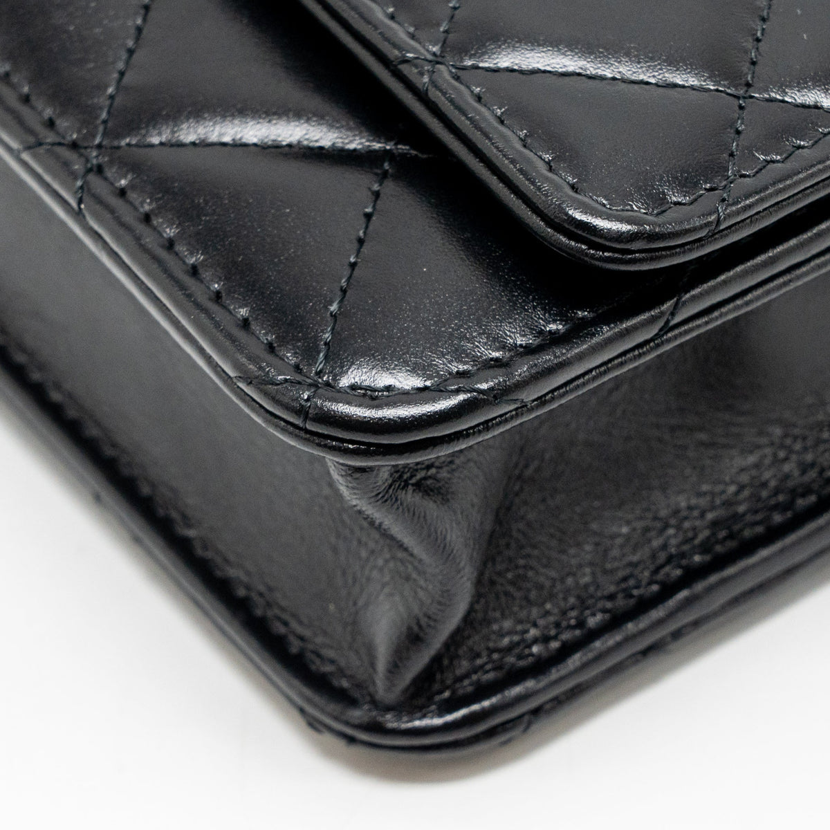 chanel-gold-crush-wallet-on-chain-calfskin-black-ghw-microchip