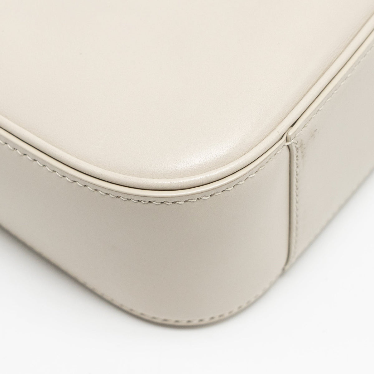saint-laurent-le-5-a-7-hobo-calfskin-blanc-vintage-ghw
