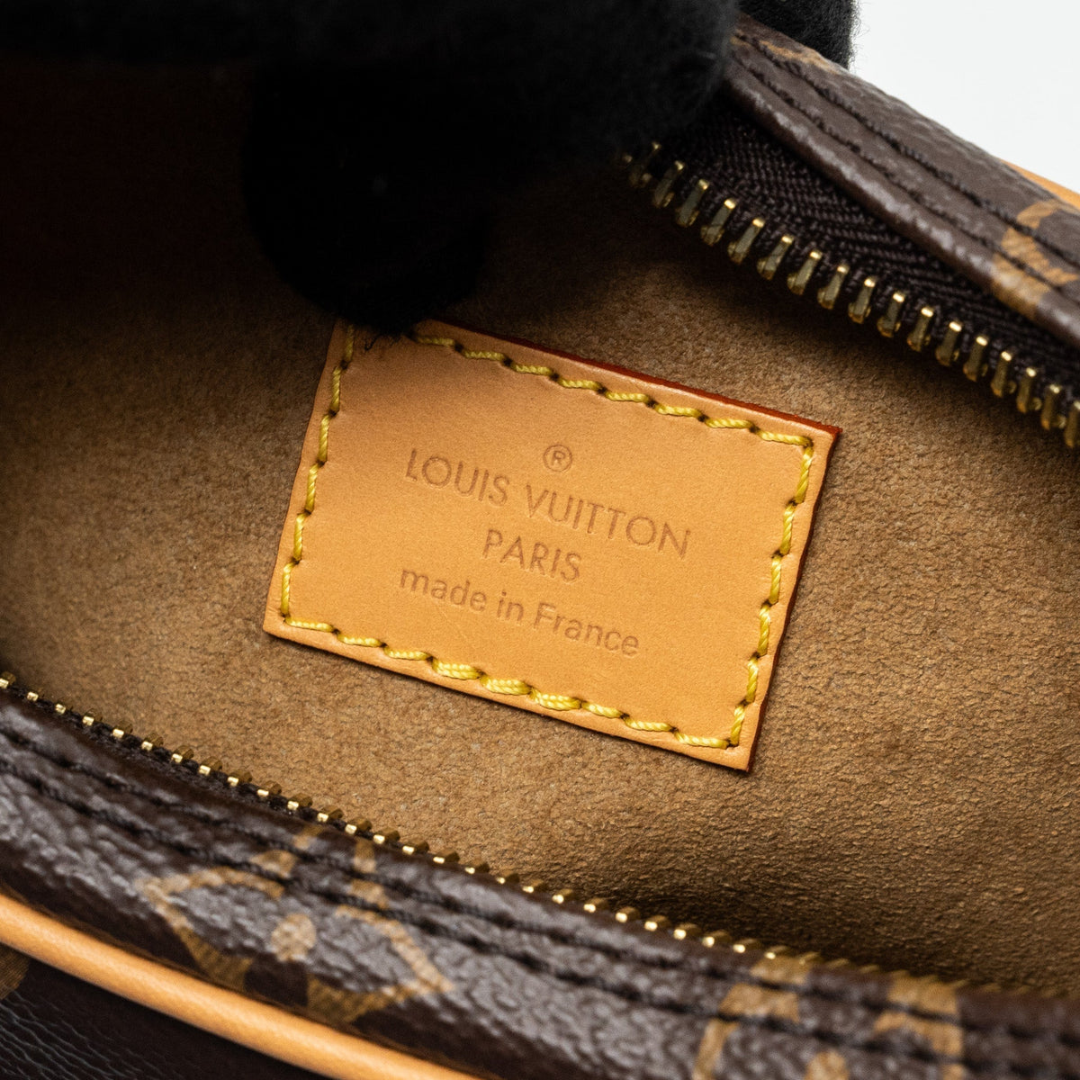 louis-vuitton-loop-bag-monogram-canvas-ghwmicrochip