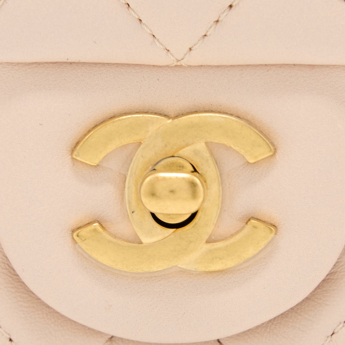 chanel-pearl-crush-mini-square-lambskin-light-beige-brushed-ghwmicrochip-1