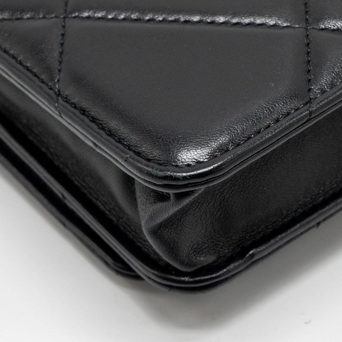 chanel-19-wallet-on-chain-lambskin-black-multicolour-hardware
