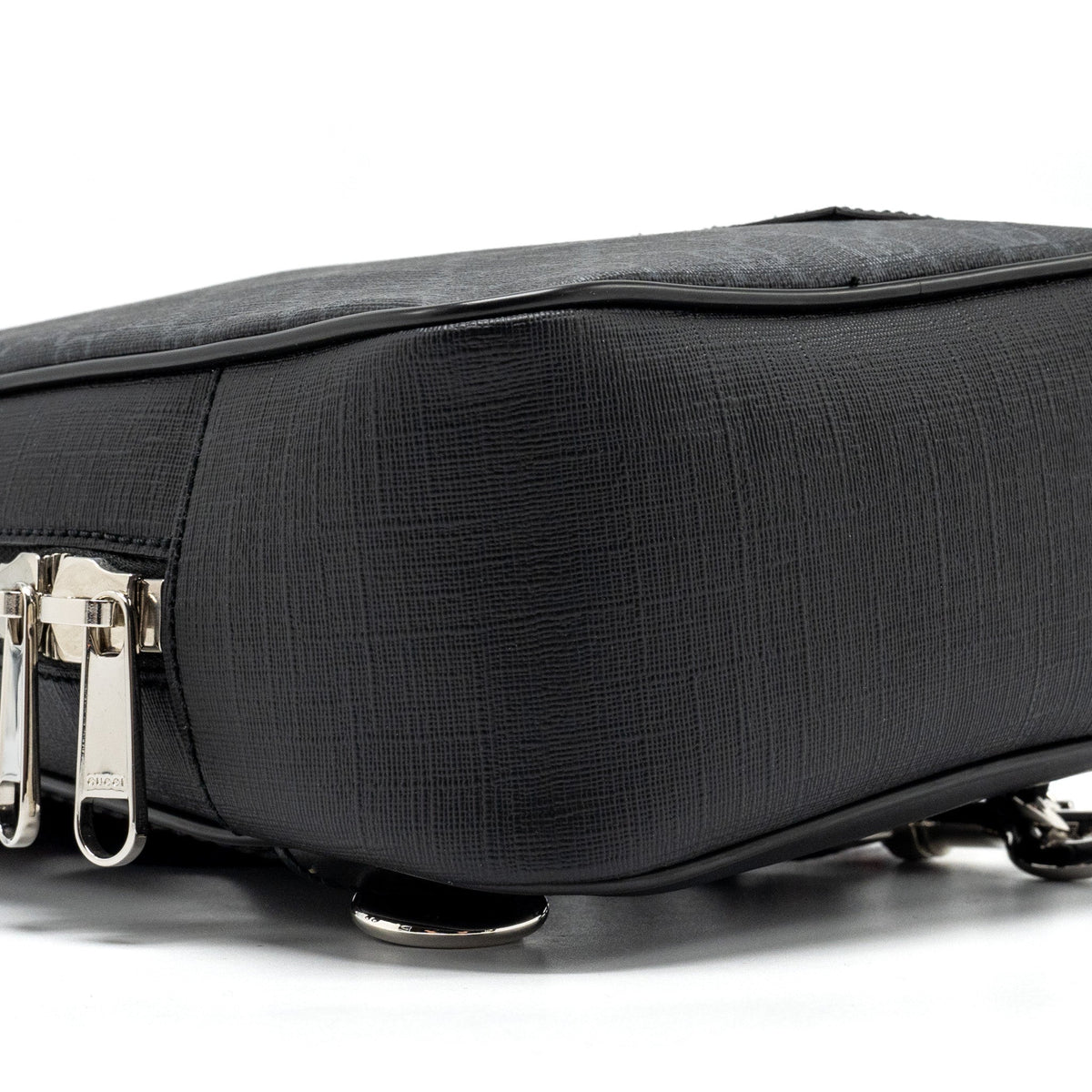 gucci-gg-black-sling-backpack-gg-supreme-canvas-black-shw