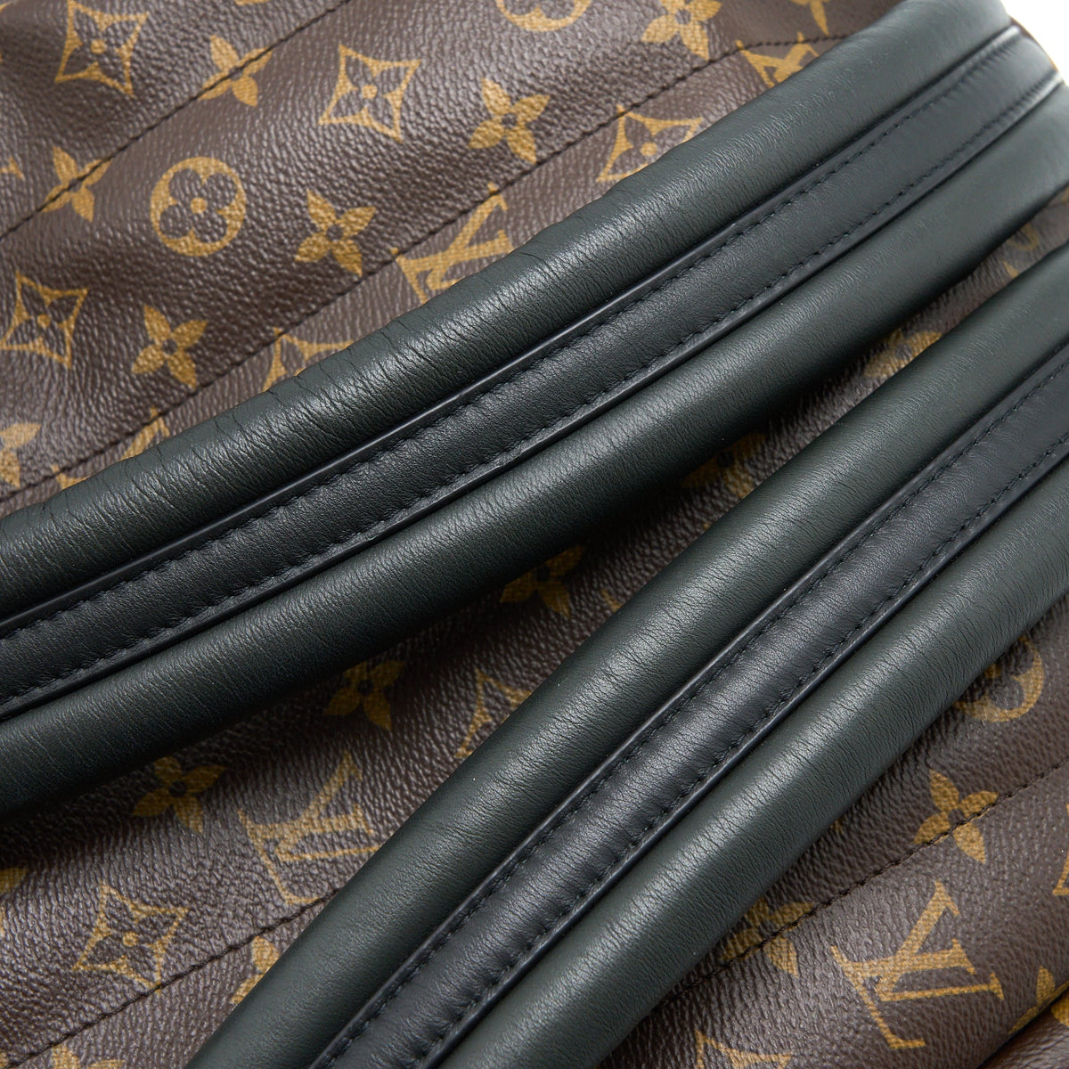 louis-vuitton-palm-spring-backpack-mm-monogram-canvas-ghw