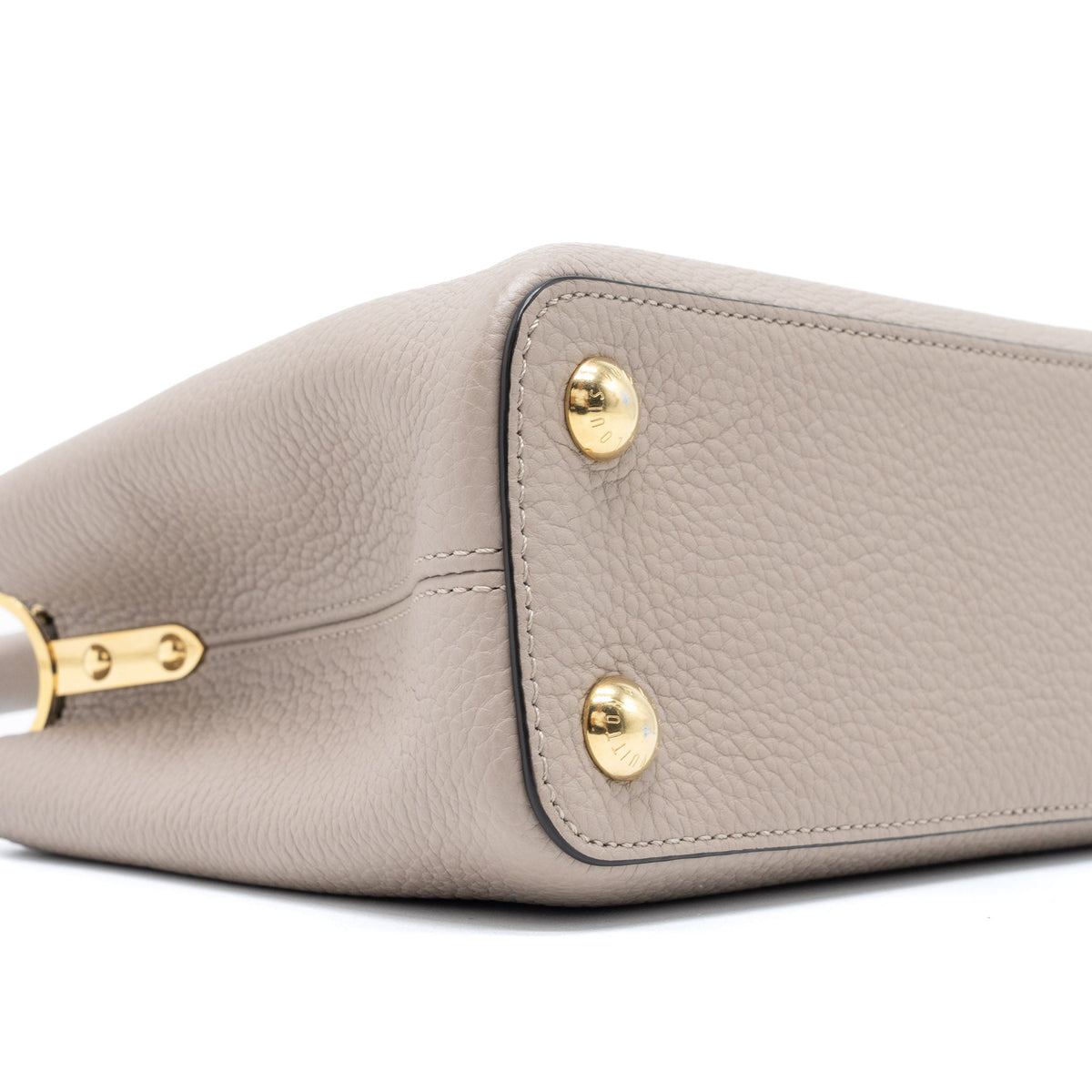 louis-vuitton-capucines-bb-taurillon-galet-ghw-1