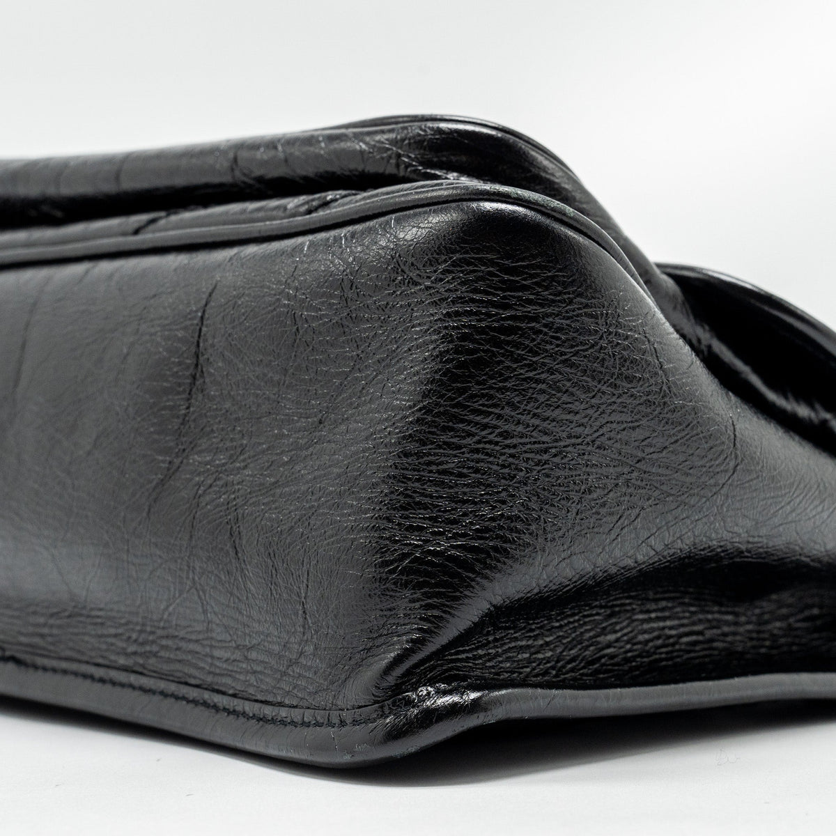 saint-laurent-ysl-medium-niki-calfskin-black-shw