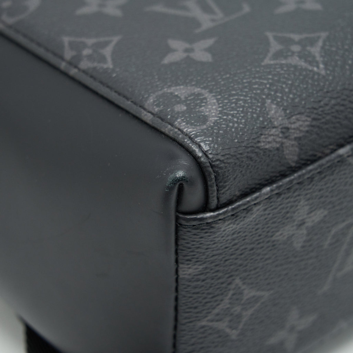 louis-vuitton-messenger-pm-voyager-monogram
