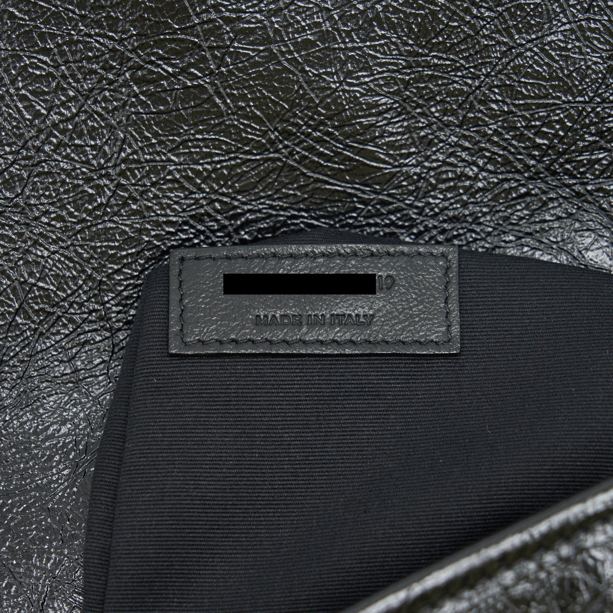 saint-laurent-ysl-niki-baby-bag-black-with-black-hardware