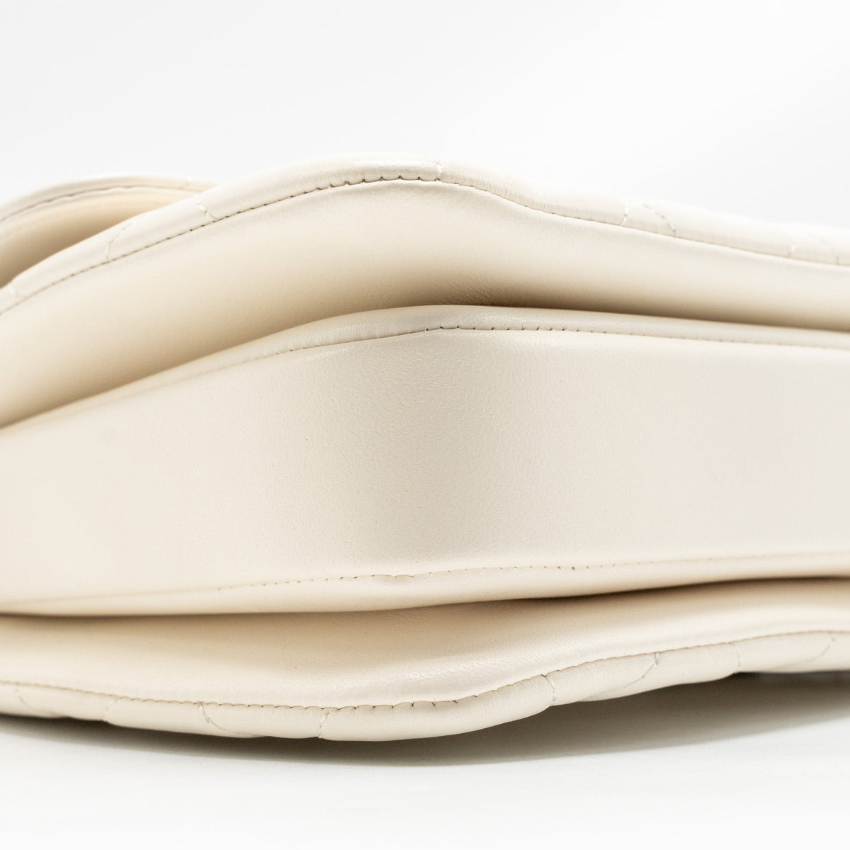 chanel-top-handle-trendy-cc-flap-bag-lambskin-white-rghwmicrochip