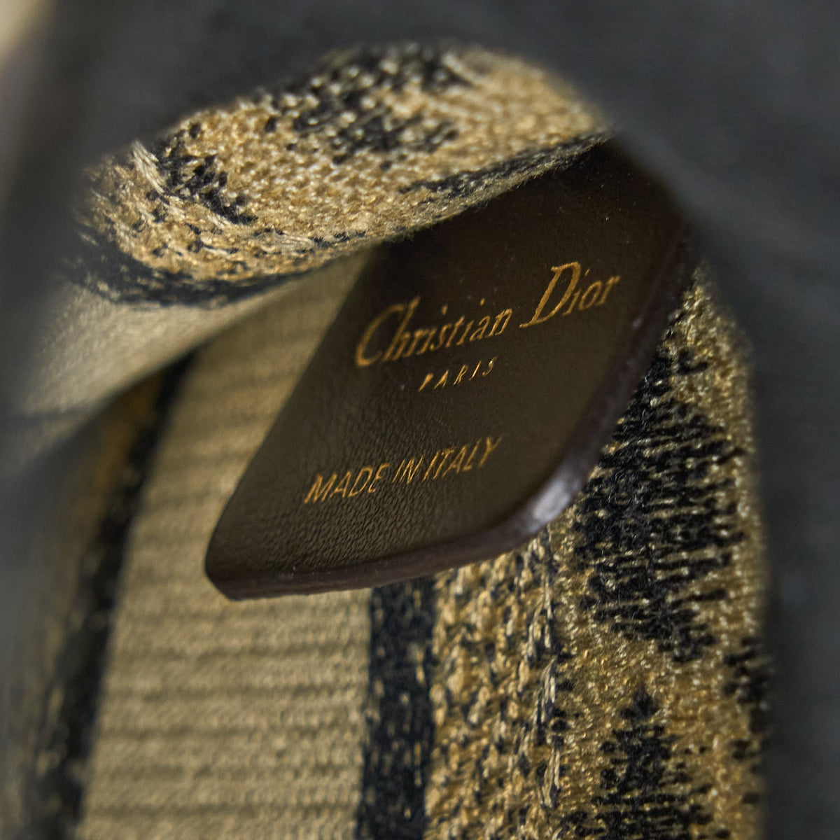 dior-mini-book-tote-mizza-embroidery-beige-black