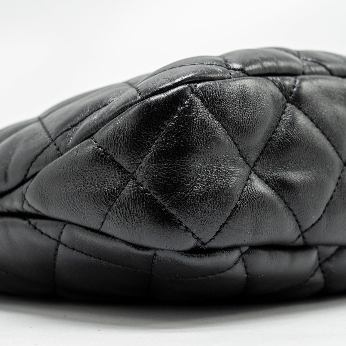 chanel-22k-hobo-shoulder-bag-lambskin-black-ghw-microchip-1