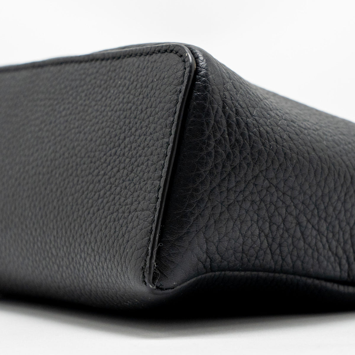 loro-piana-extra-pocket-l19-grained-calfskin-black-shw