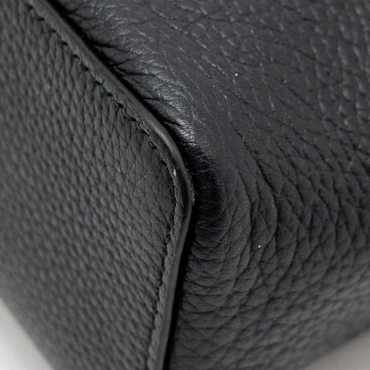 loro-piana-extra-pocket-l19-grained-calfskin-black-shw