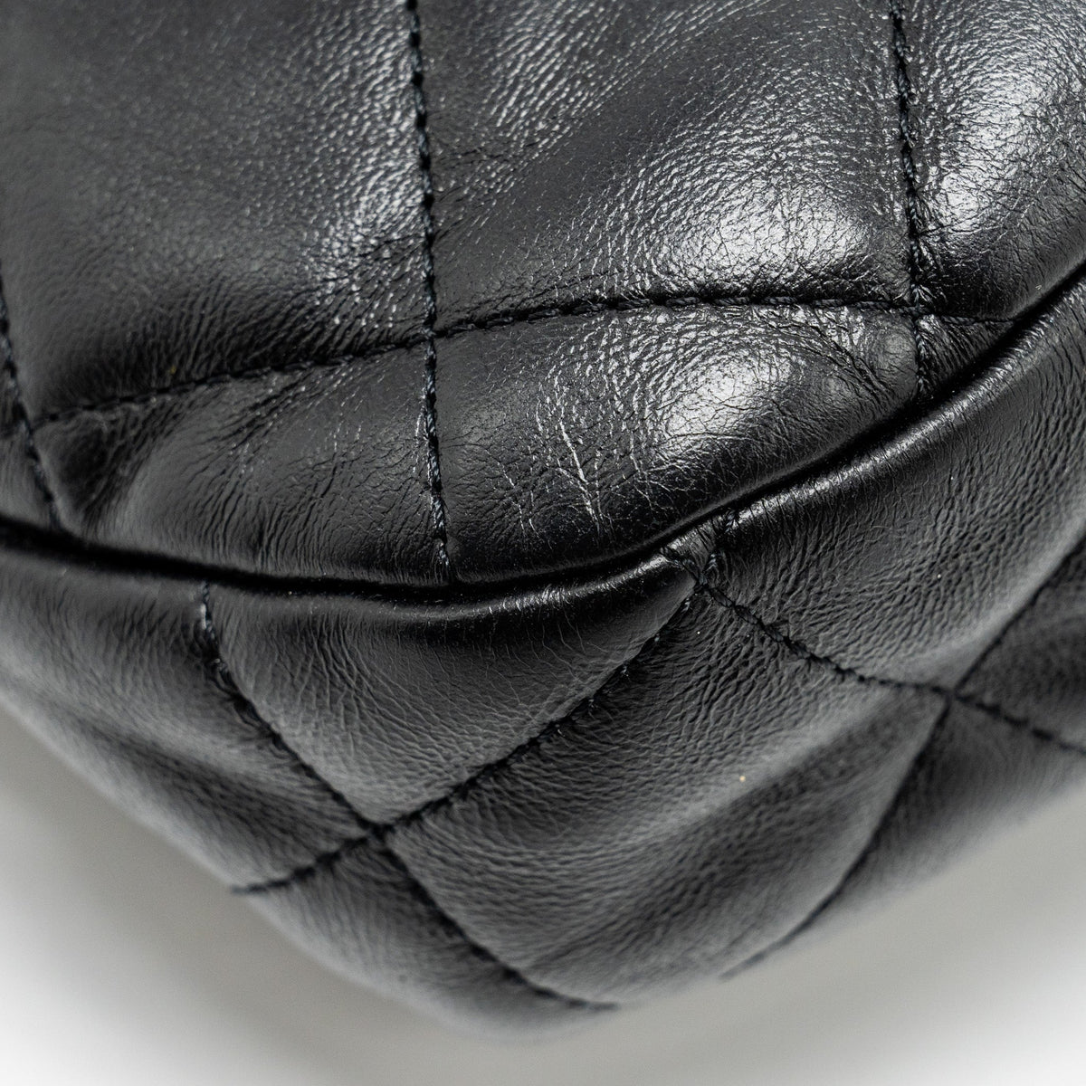 chanel-22k-hobo-shoulder-bag-lambskin-black-ghw-microchip-1