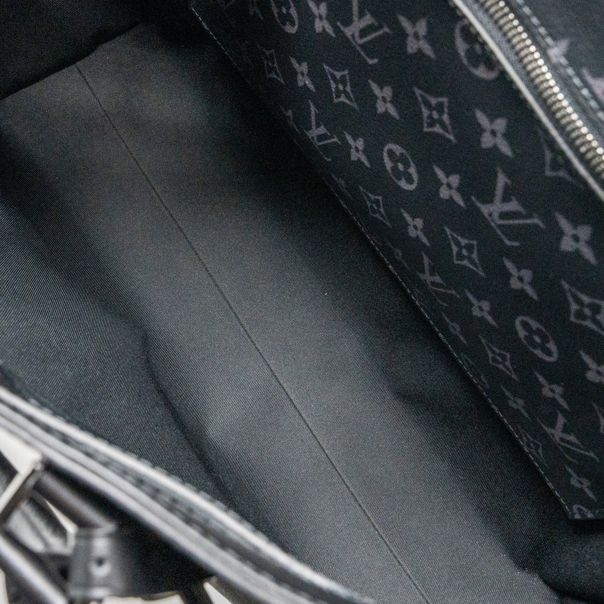 louis-vuitton-double-flat-messenger-monogram-eclipse-canvas-shw