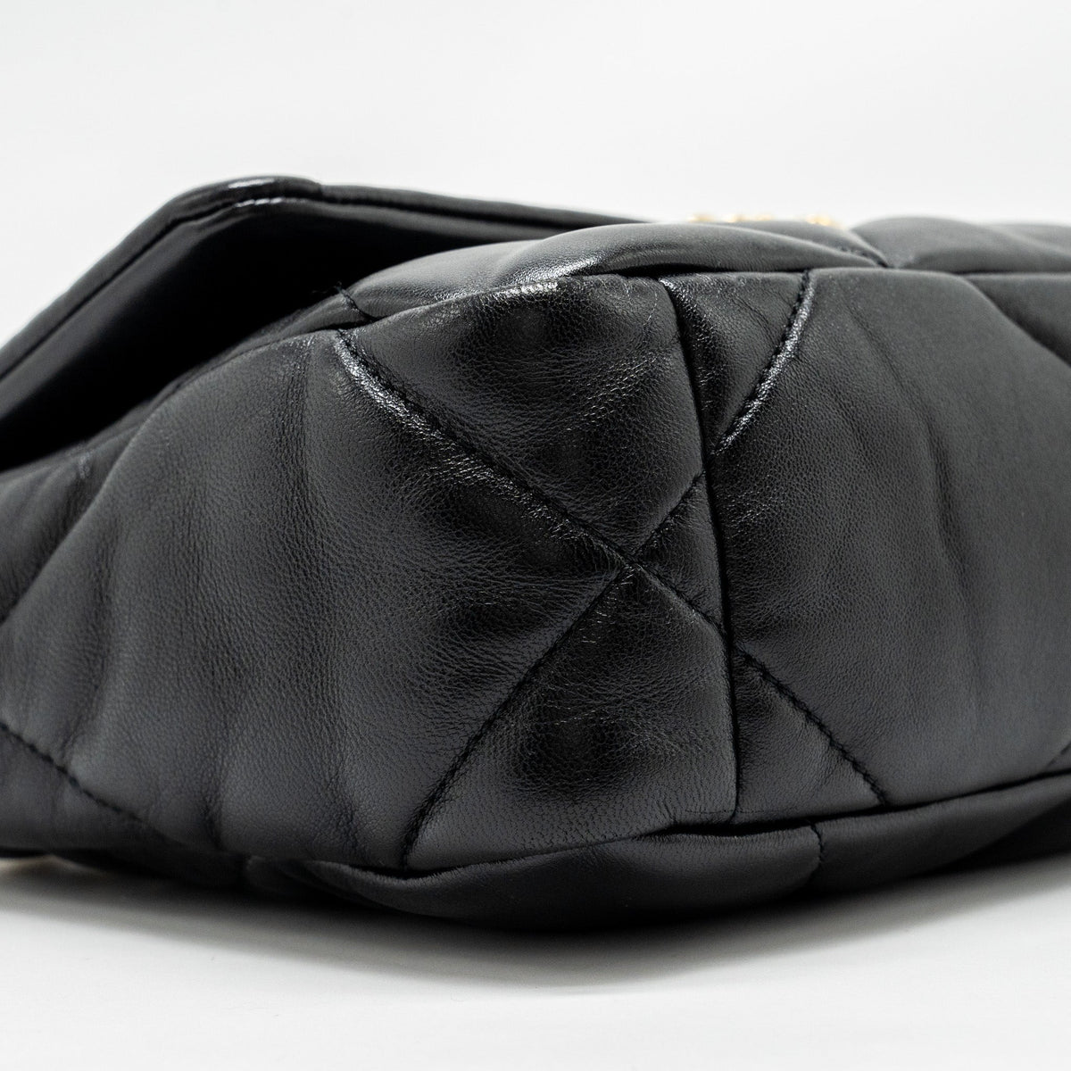 chanel-small-19-bag-lambskin-black-ghwmicrochip