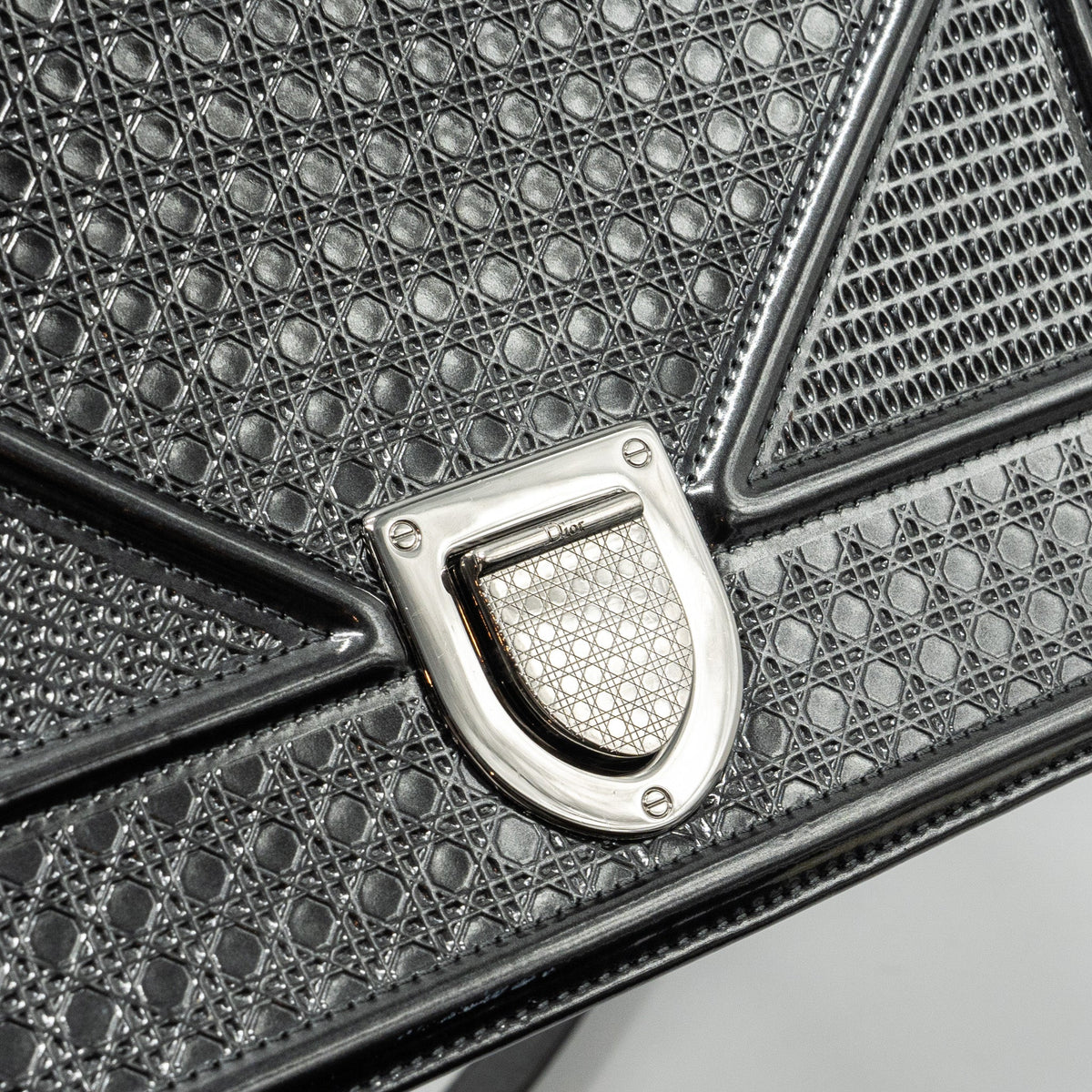 dior-medium-diorama-calfskin-metallic-silver-shw