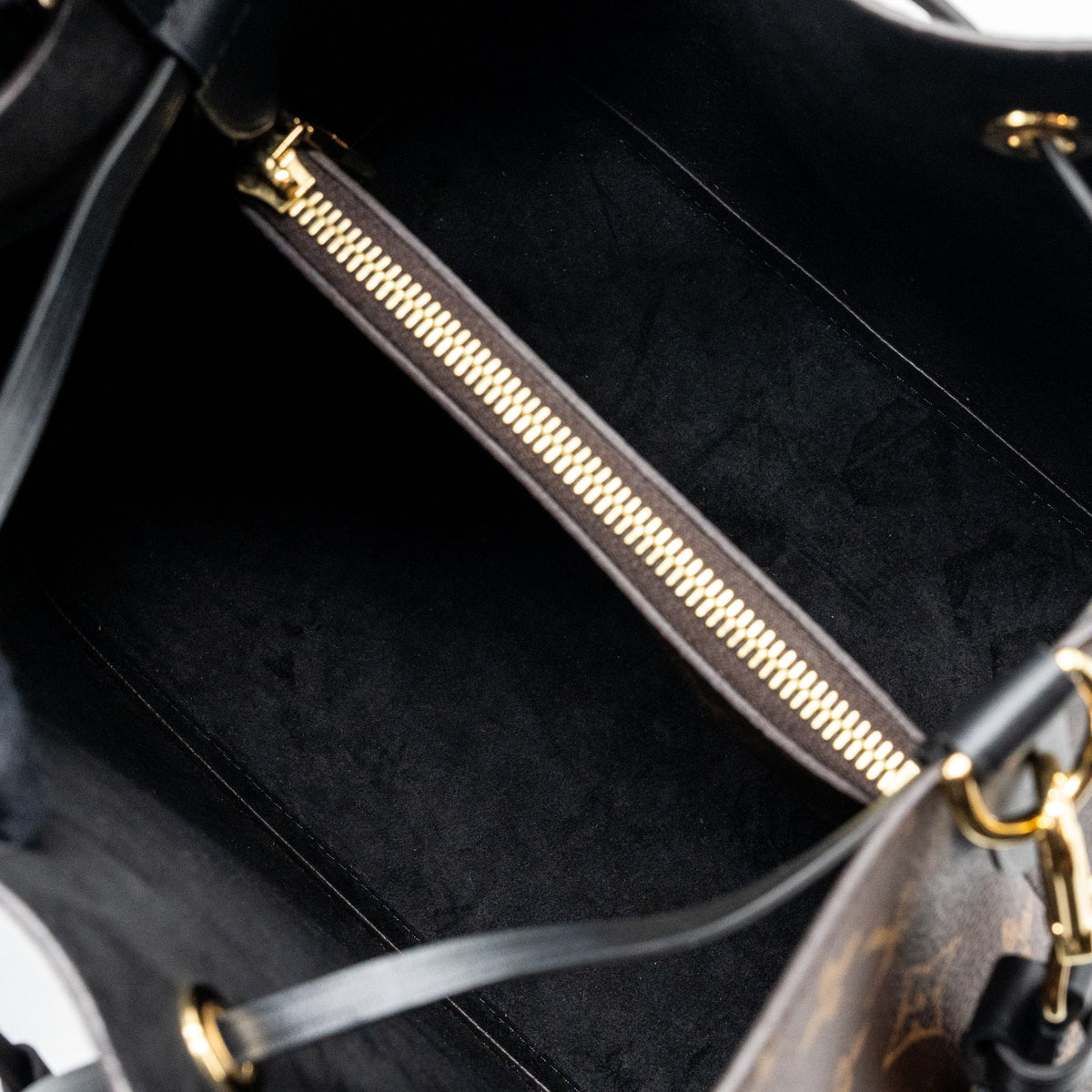 louis-vuitton-neonoe-monogram-canvas-black-ghw-2