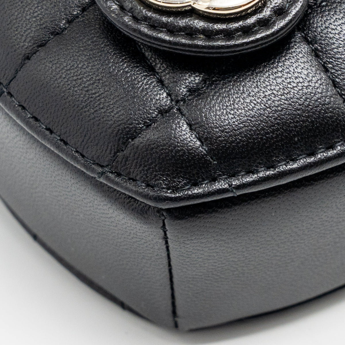 chanel-22s-heart-belt-bag-lambskin-black-lghw-4