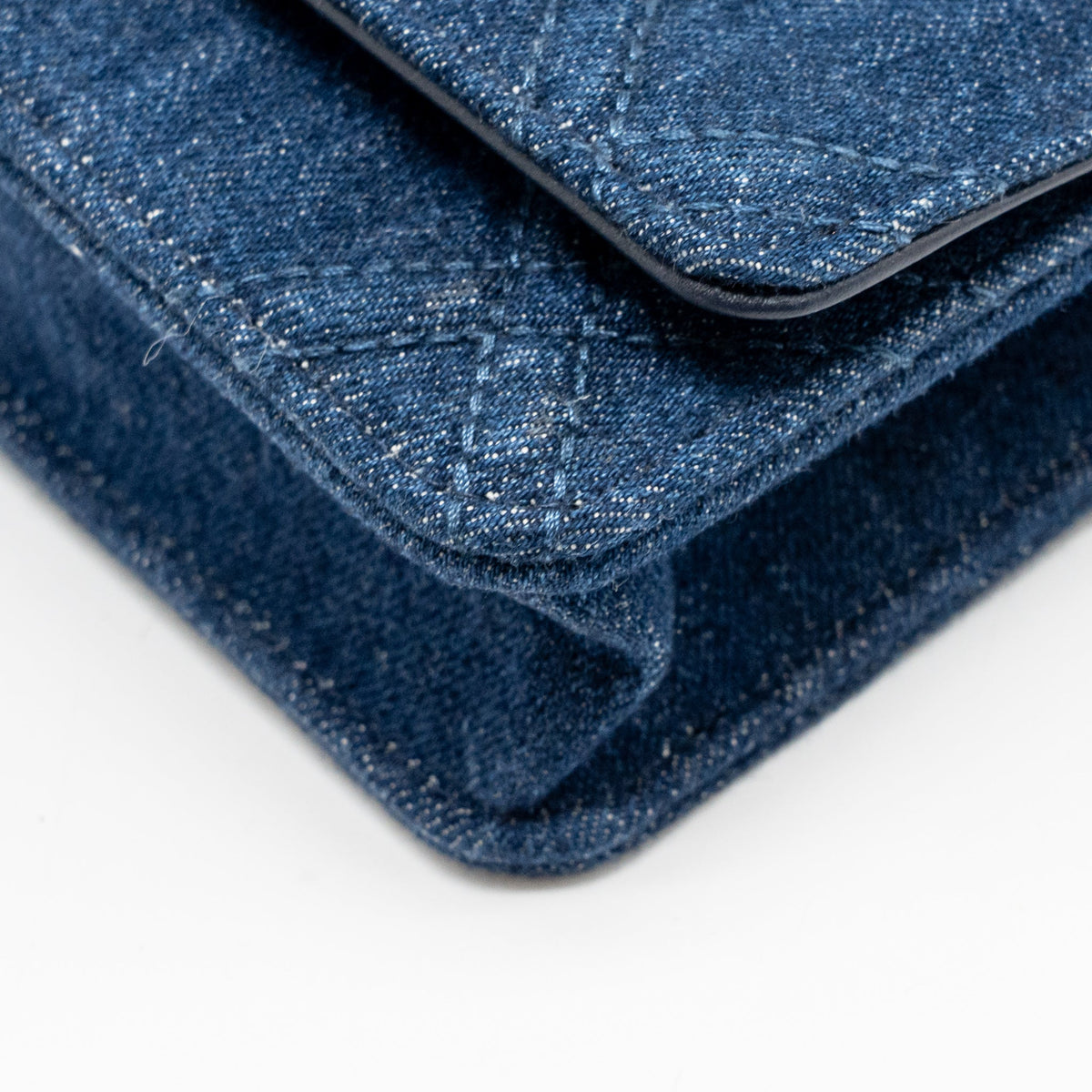 chanel-19-wallet-on-chain-denim-dark-blue-multicolor-hardware-microchip