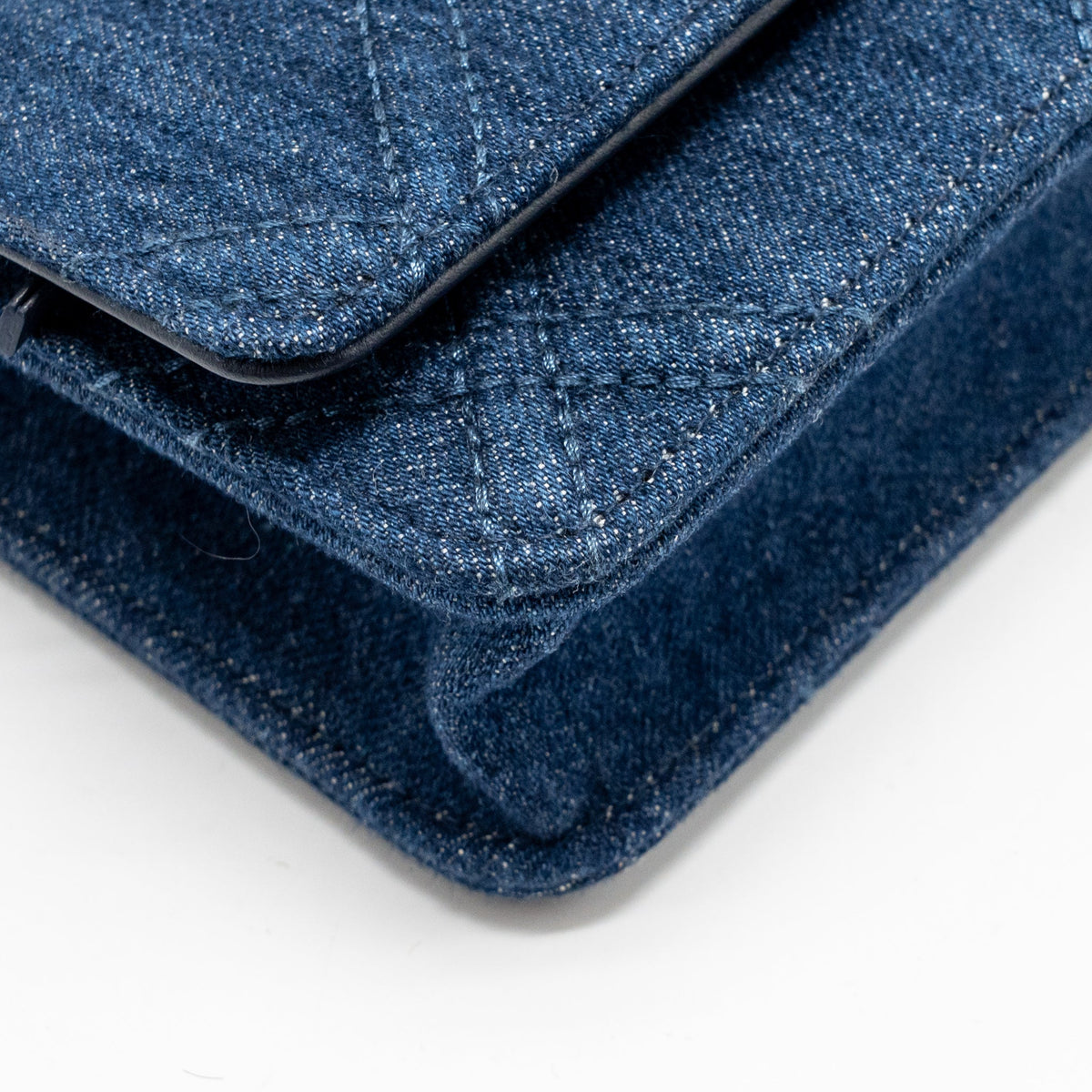 chanel-19-wallet-on-chain-denim-dark-blue-multicolor-hardware-microchip